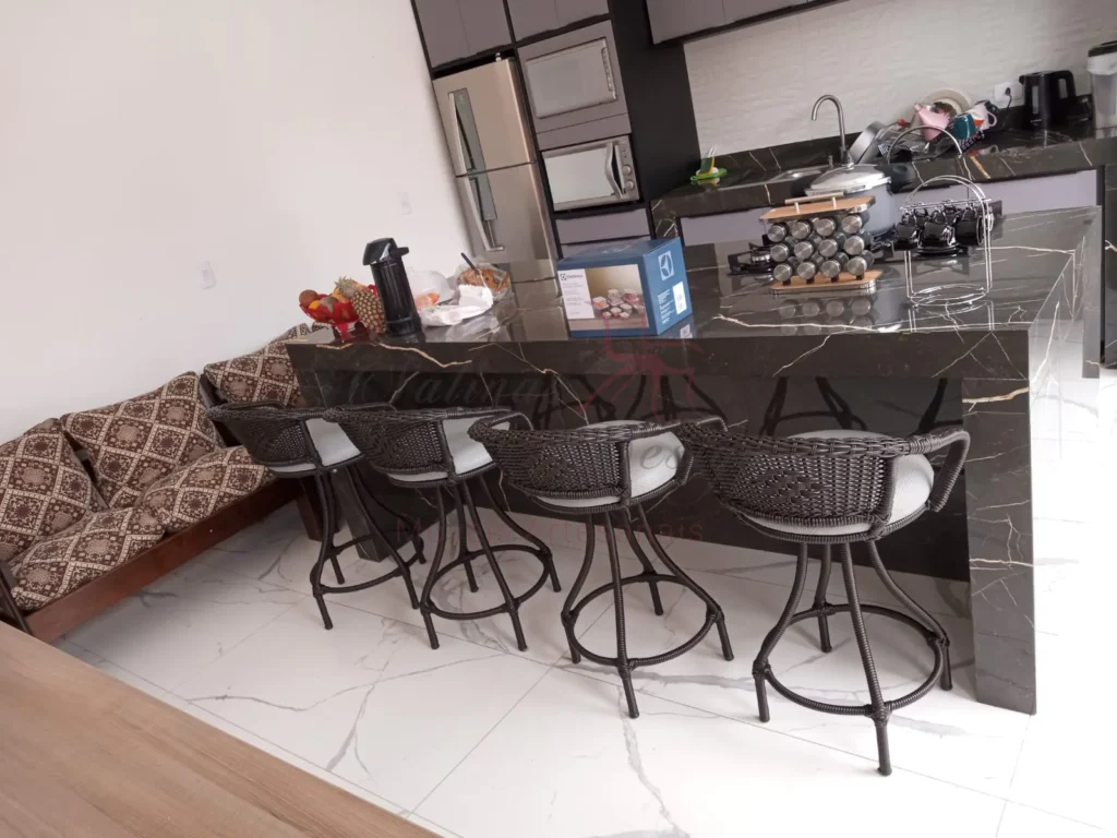 Banqueta fibra sintética Modelo Estrela para cozinha