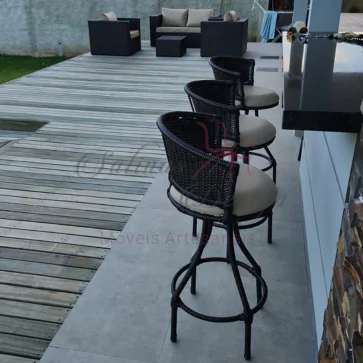 Banqueta fibra sintética Modelo Estrela para áreas gourmet.