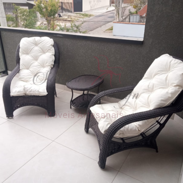 conjunto de poltronas fibra sintética com duas poltronas individuais.