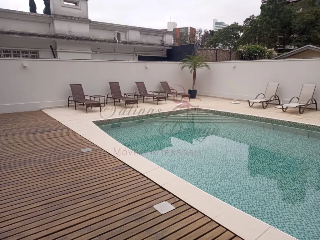 Espreguiçadeira Fibra Sintética ideal para piscina e áreas de lazer.