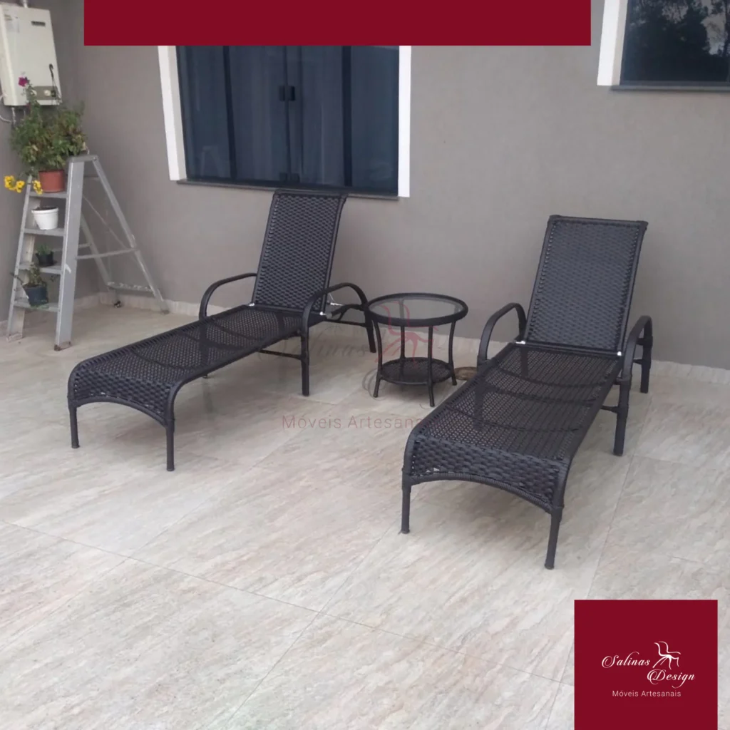 Espreguiçadeira Fibra Sintética Preta detalhes do acabamento.