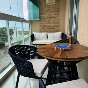 Poltrona Corda Náutica Minas azul com mesa redonda