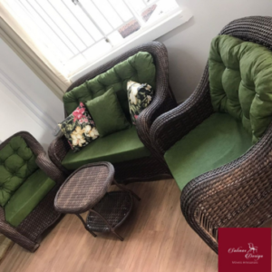 Sofá de Fibra Sintética com 2 poltronas individuais nas cores verde argila.