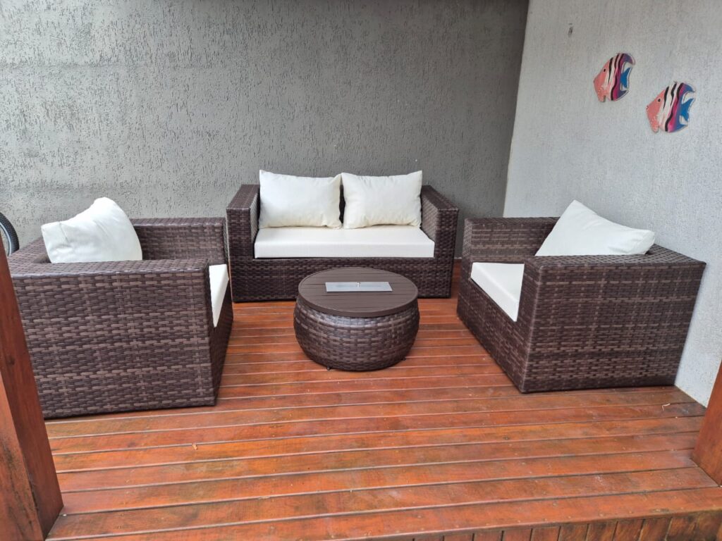 Conjunto de Sofá 2 e 3 Lugares em fibra sintética visão frontal